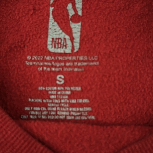 Chicago Bulls Red and Black Sweatshirt NBA Licensed size Small - Picture 3 of 3